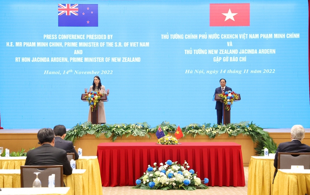 Hai Thủ tướng Việt Nam và New Zealand gặp gỡ báo chí sau hội đàm. Ảnh VGP/Nhật Bắc