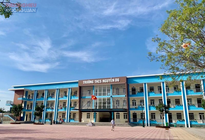 Trường trung học cơ sở Nguyễn Du luôn chủ động áp dụng ứng dụng công nghệ thông tin vào giảng dạy