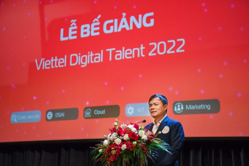 Ông Tào Đức Thắng, Chủ tịch, kiêm Tổng giám đốc Tập đoàn Viettel phát biểu tại Lễ Bế Giảng Viettel Digital Talent 2022