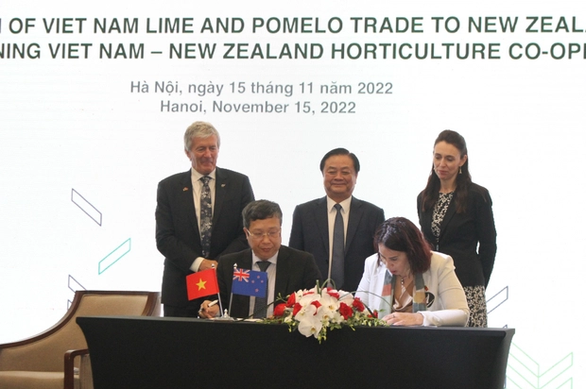 Lễ ký kết mở cửa thị trường xuất khẩu chanh và bưởi của Việt Nam sang New Zealand - Ảnh: T. QUÂN