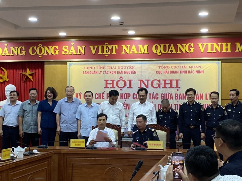 lễ ký quy chế phối hợp công tác giữa Ban Quản lý các Khu công nghiệp Thái Nguyên và Cục Hải quan tỉnh Bắc Ninh