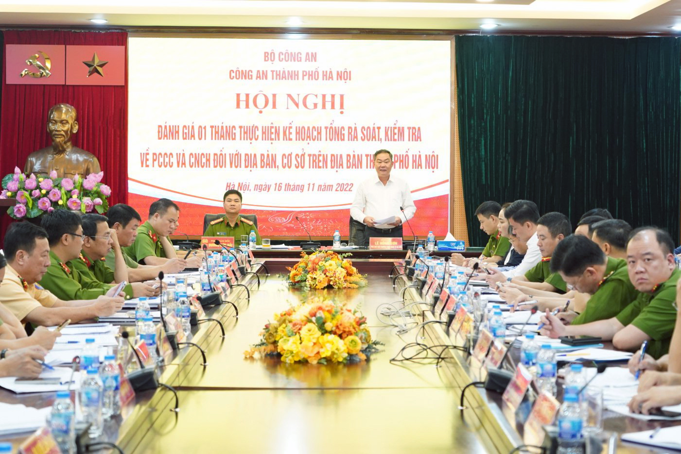 Ông Lê Hồng Sơn, Phó Chủ tịch thường trực UBND thành phố Hà Nội, phát biểu chỉ đạo tại hội nghị