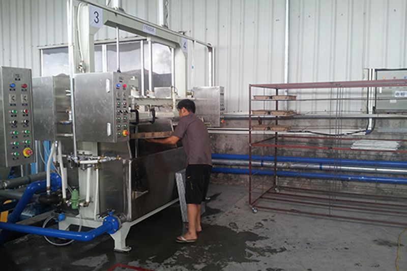 Sản xuất các sản phẩm từ giấy tại Công ty TNHH Bao bì và In ấn Trung Việt Huy Hoàng