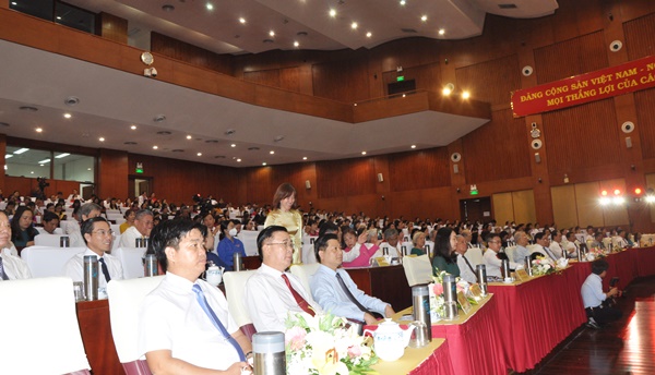 Các đại biểu tham dự Lễ kỷ niệm 40 năm ngày Nhà giáo Việt Nam 20/11