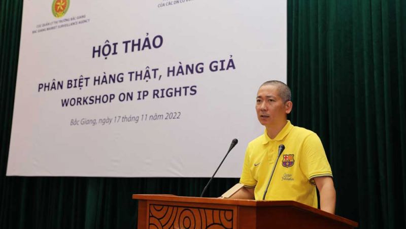 Ông Phan Minh Nhựt, Chủ tịch VACIP chia sẻ kinh nghiệm phân biệt hàng giả tại hội thảo