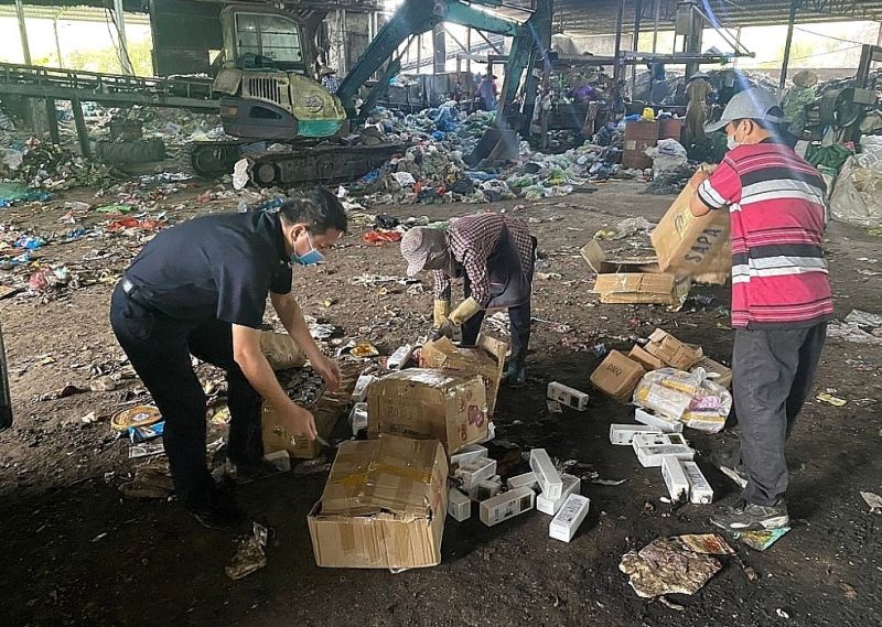 Quảng Ninh tiêu hủy gần 8.000 sản phẩm mỹ phẩm, đồ chơi trẻ em vi phạm
