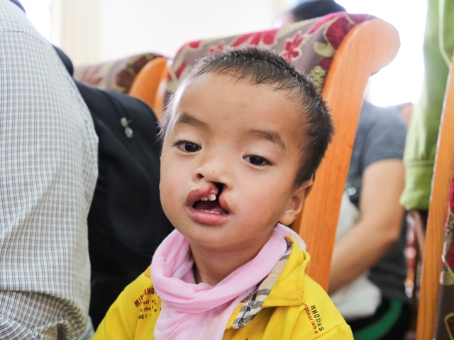 từ năm 2015, Bệnh viện Quốc tế Vinh đã phối hợp với Quỹ bảo trợ trẻ em tỉnh Nghệ An, tổ chức Operation Smile Việt Nam khám và phẫu thuật miễn phí cho hàng nghìn trẻ em, mang lại nụ cười trọn vẹn cho các em và gia đình.