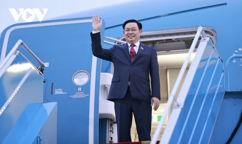 Sáng nay, ngày 19/11, Chủ tịch Quốc hội Vương Đình Huệ lên đường thăm chính thức Campuchia, dự AIPA-43