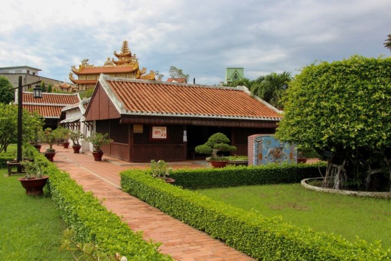 Trường Dục Thanh, nơi thầy giáo Nguyễn Tất Thành dạy học năm 1910. Ảnh Bảo tàng Hồ Chí Minh Trường Dục Thanh, nơi thầy giáo Nguyễn Tất Thành dạy học năm 1910. Ảnh Bảo tàng Hồ Chí Minh