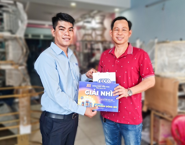 Anh Phú - nhân vật quay số cho vui nhưng lại “rinh ngay” giải nhì của chương trình. Ảnh: Ecogreen Anh Phú - nhân vật quay số cho vui nhưng lại “rinh ngay” giải nhì của chương trình. Ảnh: Ecogreen