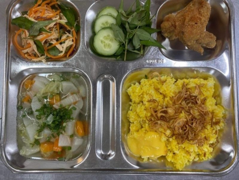Xuất ăn trưa ngày 17/11/2022 dành cho học sinh ăn bán trú tại trường
