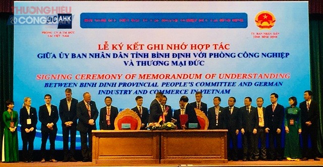 Lễ ký kết Bản ghi nhớ hợp tác giữa UBND tỉnh Bình Định và AHK Việt Nam.
