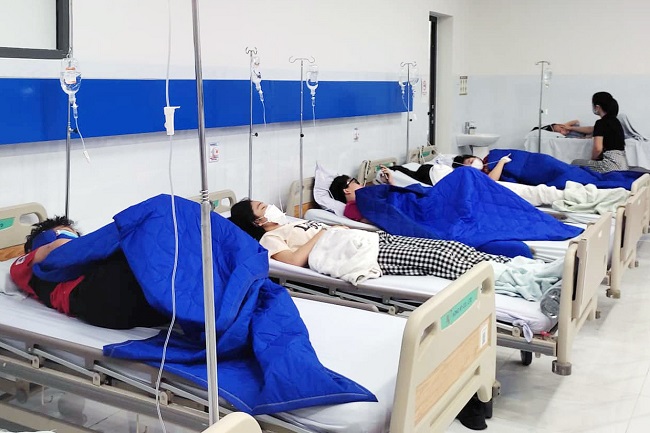 nhiều học sinh ở Nha Trang nhập viện, nghi ngộ độc thực phẩm