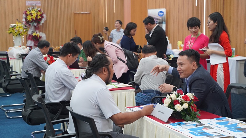 Sự kiện lần này quy tụ hơn 200 đại biểu đến từ các tổ chức đa phương, tổ chức quốc tế ở Việt Nam, các HTX, Liên hiệp HTX, Tổ hợp tác (THT), các doanh nghiệp liên kết