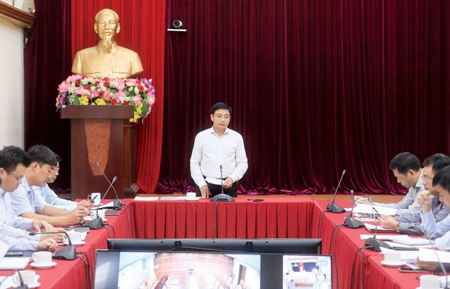 Bộ trưởng Nguyễn Văn Thắng phát biểu chỉ đạo tại cuộc họp trực tuyến kiểm điểm tiến độ giải ngân các dự án của Bộ GTVT vào chiều 24/11