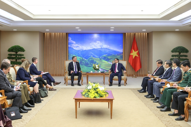 Thủ tướng khẳng định ủng hộ và hoan nghênh những sáng kiến hợp tác giữa hai Bộ Quốc phòng Việt Nam và Australia; sẽ tạo điều kiện thuận lợi để hai bên tăng cường hợp tác, củng cố tin cậy lẫn nhau trên cơ sở phù hợp với nhu cầu, khả năng mỗi bên