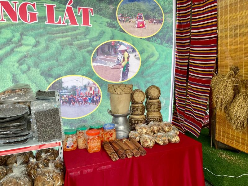 Các sản phẩm mang đến phiên chợ của huyện biên giới Mường Lát- Huyện khó khăn nhất của tỉnh Thanh Hoá