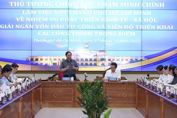 Thủ tướng Phạm Minh Chính chủ trì cuộc làm việc với lãnh đạo TP.HCM chiều ngày 27-11. Ảnh: TTXVN
