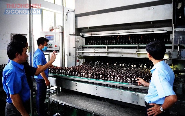 Công ty CP Bia Sài Gòn - Miền Trung là 01 trong 06 công ty ở Bình Định được vinh danh “Top 500 DN tư nhân lớn nhất Việt Nam năm 2022”. Trong ảnh: Một góc dây chuyền sản xuất bia của Công ty CP Bia Sài Gòn - Miền Trung – Chi nhánh Quy Nhơn.