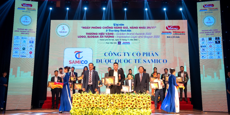 ông Trương Văn Việt - Giám đốc kinh doanh đã tham gia và nhận giải thưởng.