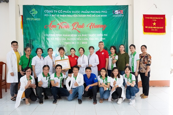 Công Ty Cổ phần Dược phẩm Phong Phú và Đoàn Y Bác sĩ thiện nguyện thăm khám, phát thuốc và tặng quà tại Trà Vinh