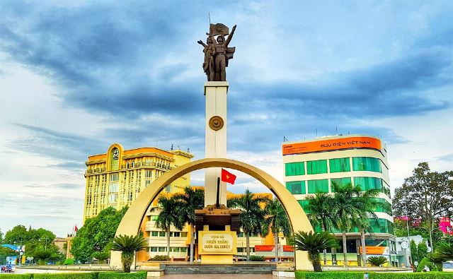 Trung tâm Thành phố du lịch Buôn Ma Thuột là tượng đài chiến thắng Buôn Ma Thuột