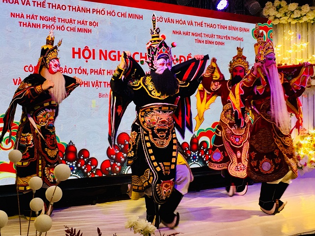 Một tiết mục của Đoàn Tuồng Đào Tấn, Nhà hát nghệ thuật truyền thống Bình Định giới thiệu tại Hội nghị.