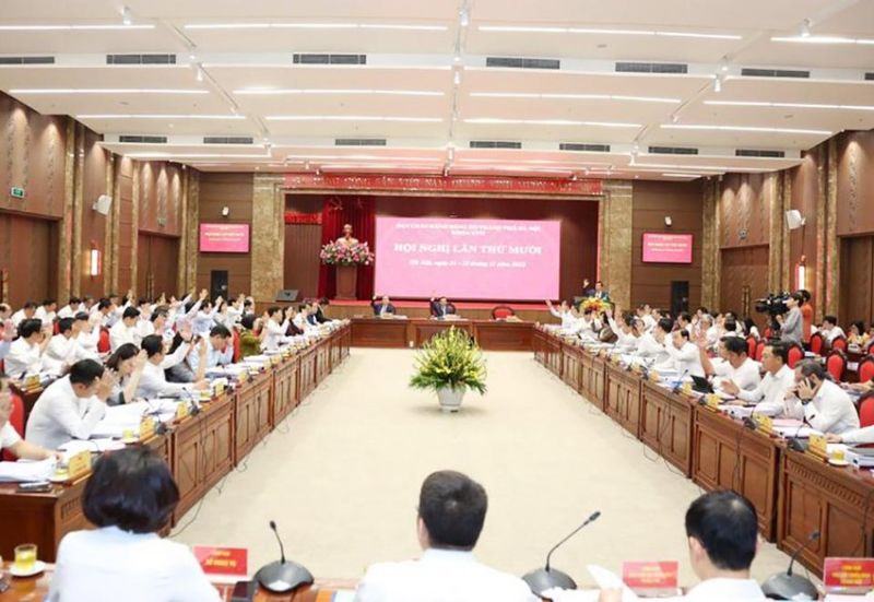Hội nghị lần thứ 10 BCH Đảng bộ TP Hà Nội đã thông qua chương trình kiểm tra, giám sát năm 2013 của Thành ủy. (Ảnh: VPTU)