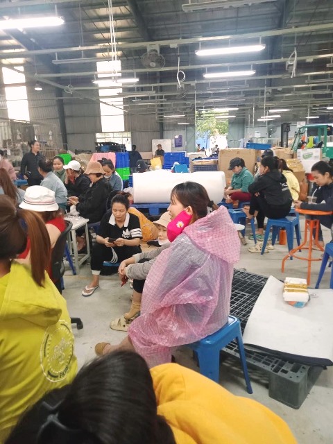 Ban quản lý Khu công nghệ cao và các KCN TP. Đà Nẵng cho biết, đang giám sát làm việc với các bên liên quan để có phương án hỗ trợ tối ưu cho công nhân mất việc và vận động công nhân ngừng ngăn chặn xe hàng rời nhà máy.