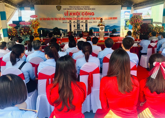 Quang cảnh Lễ Khởi c&ocirc;ng x&acirc;y dựng dự &aacute;n đầu tư trụ sở Văn ph&ograve;ng Cục v&agrave; Đội QLTT tỉnh B&igrave;nh Định.