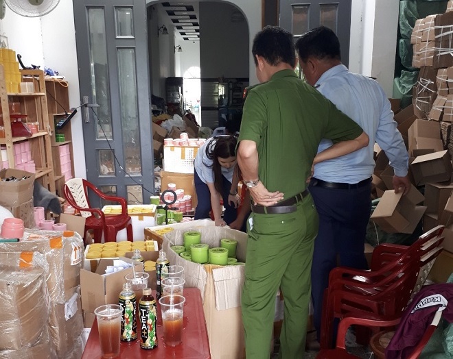 Tạm giữ hơn 1.000 mỹ phẩm không rõ nguồn gốc, xuất xứ