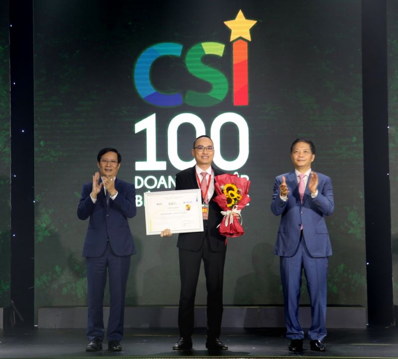 Ông Lê Tuấn Anh – Phó Tổng Giám đốc Tập đoàn BRG nhận giải thưởng Top 10 Doanh nghiệp bền vững Việt Nam 2022