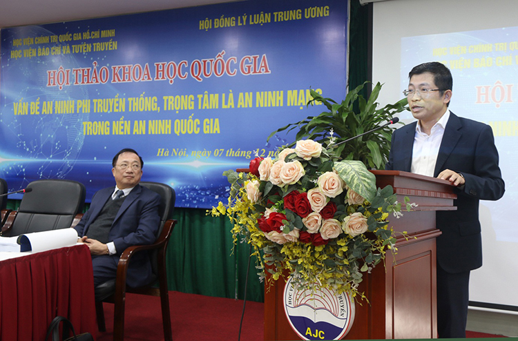 Ông Lưu Đình Phúc, Cục trưởng Cục Báo chí, Bộ Thông tin và Truyền thông phát biểu tại Hội thảo