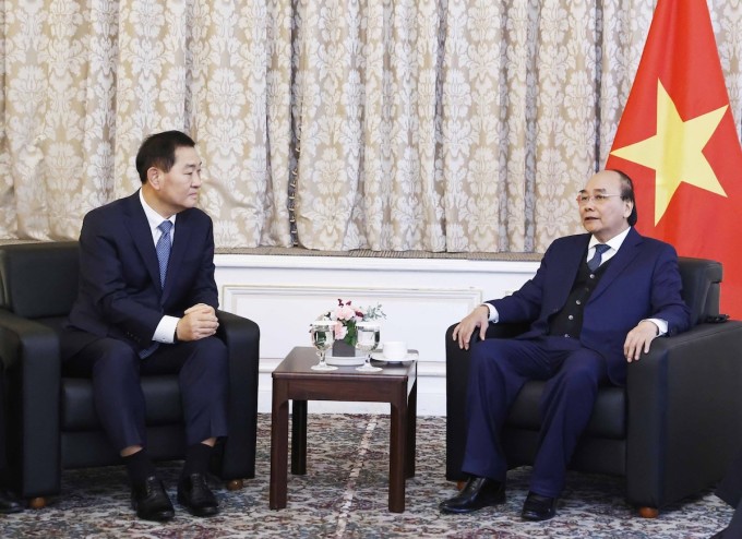 Chủ tịch nước Nguyễn Xuân Phúc tiếp ông Han Jong-hee, Phó Chủ tịch kiêm Tổng Giám đốc Samsung Electronics.