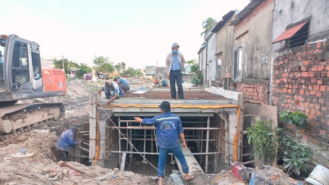 Đà Nẵng: Phó Chủ tịch quận và trưởng phòng quản lý đô thị bị bắt vì nhận hối lộ