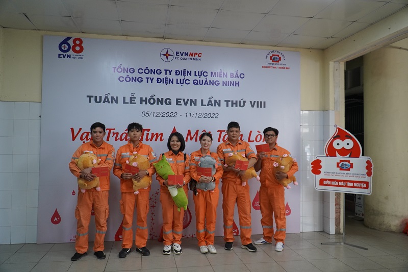 8663 Niềm vui của người công nhân PC Quảng Ninh hưởng ứng tham gia Tuần lễ hồng EVN lần thứ VIII