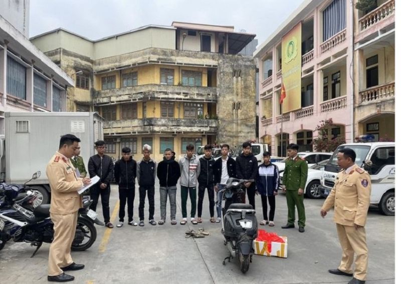 14 thanh niên bị bắt giữ tại Cơ quan Công an thành phố Hải Dương