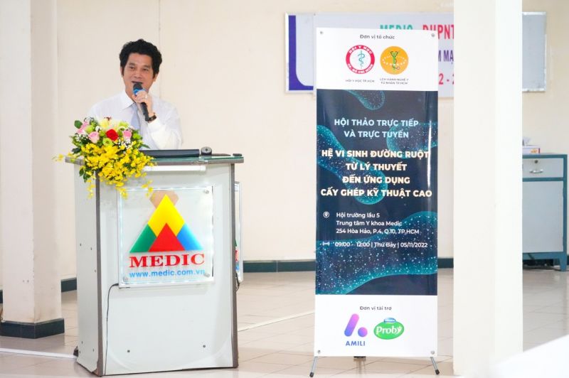 Bác sĩ Nguyễn Vũ Linh - Trưởng Trung tâm dinh dưỡng Vinamilk trình bày tại hội thảo