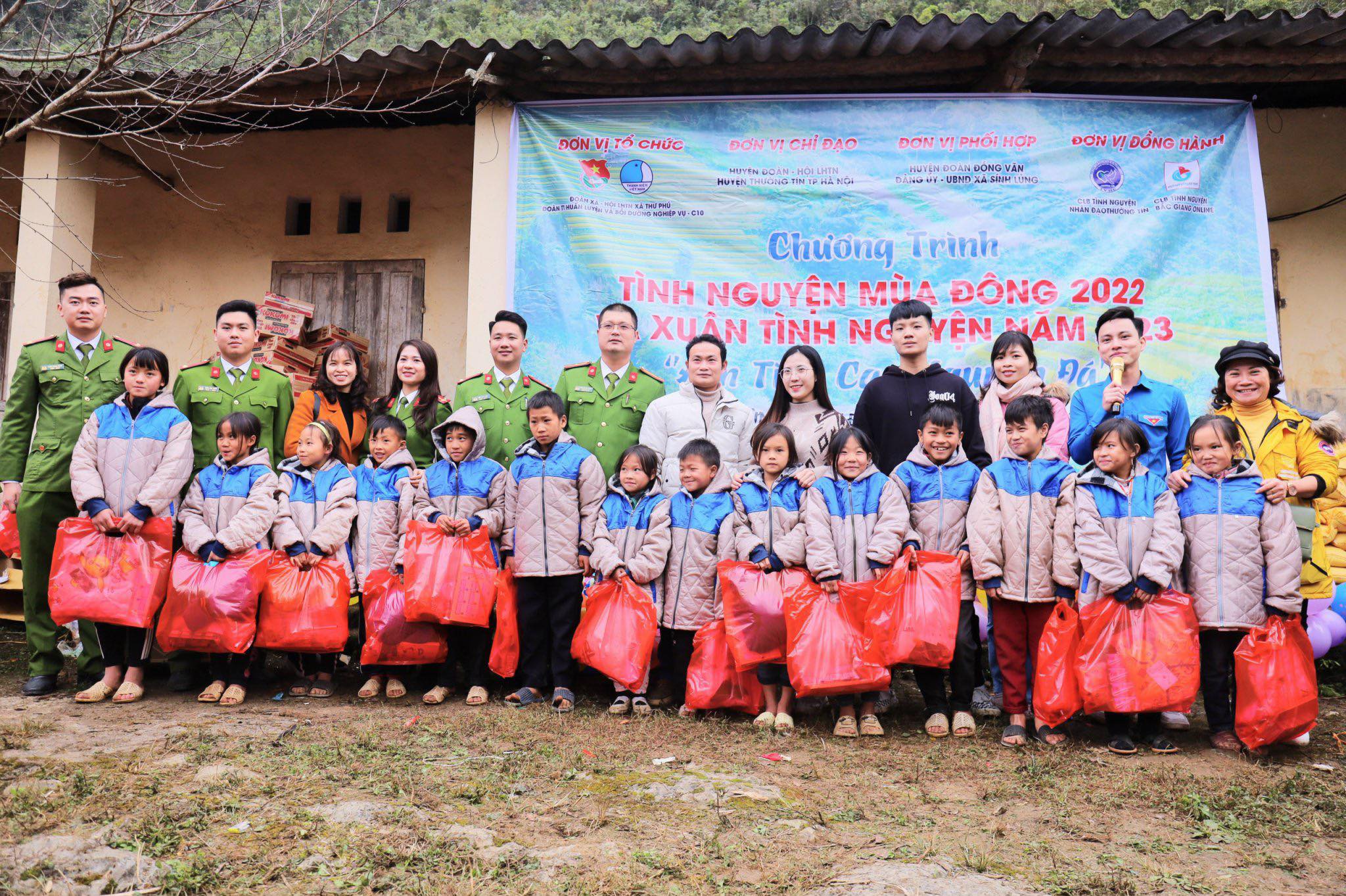 Chuyến thiện nguyện “Ấm Tình Cao Nguyên Đá”