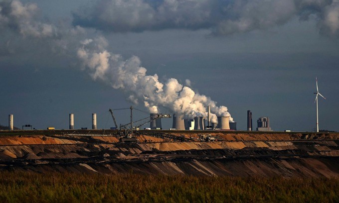 Ở Châu Âu, than thực sự cần thiết để thay thế khí đốt của Nga trong bối cảnh sản lượng điện hạt nhân và thủy điện giảm. Trong ảnh: Một nhà máy nhiệt điện ở Garzweiler, Đức. Nguồn AFP