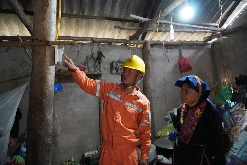8748 Sửa chữa hệ thống điện cho hộ nghèo xã Thanh Sơn, huyện Ba Chẽ