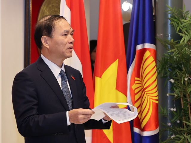Đại sứ Việt Nam tại Hà Lan Phạm Việt Anh cho biết, cộng đồng người Việt Nam tại Hà Lan có hơn 25.000 người đang học tập, sinh sống, công tác, hòa nhập tốt, có cuộc sống ổn định và được chính quyền sở tại đánh giá tích cực - Ảnh: VGP/Nhật Bắc