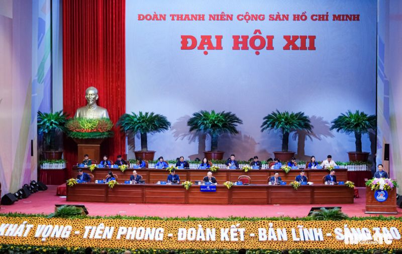 Tổng Bí thư Nguyễn Phú Trọng, các Ủy viên Trung ương Đảng - Chủ tịch nước Nguyễn Xuân Phúc, Chủ tịch Quốc hội Vương Đình Huệ tham gia Đoàn chủ tịch Đại hội.