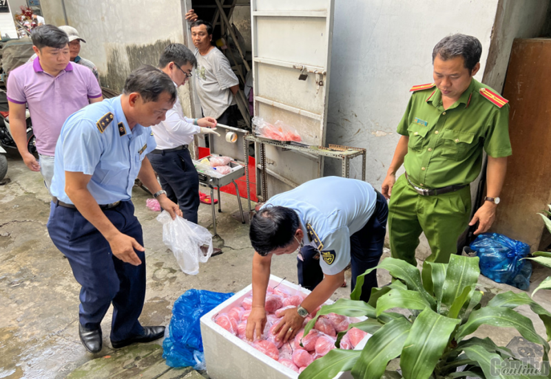 Qua test nhanh, lực lượng QLTT thành phố Cần Thơ vừa phát hiện cơ sở kinh doanh chả cá mè dương tính với hàn the.