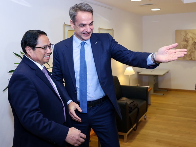 Thủ tướng Phạm Minh Chính gặp Thủ tướng Hy Lạp Kyriákos Mitsotákis. Ảnh VGP/Nhật Bắc