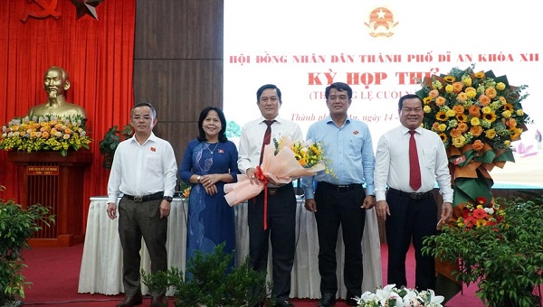 Ông Võ Văn Hồng được bầu làm Chủ tịch UBND TP. Dĩ An