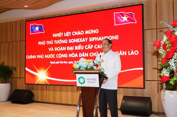 Ngài Sonexay Siphandone, Ủy viên Bộ Chính trị, Phó Thủ tướng Nước Cộng hòa Dân chủ Nhân dân (CHDCND) Lào phát biểu tại chương trình