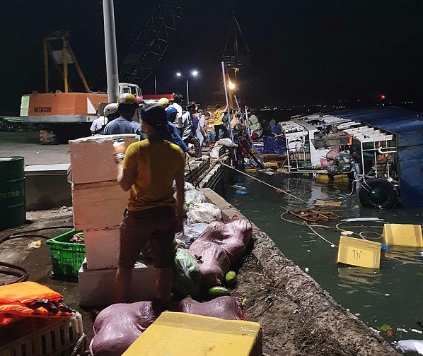 Triển khai các biện pháp ứng phó sự cố tràn dầu từ tàu Hoàng Thiên 99