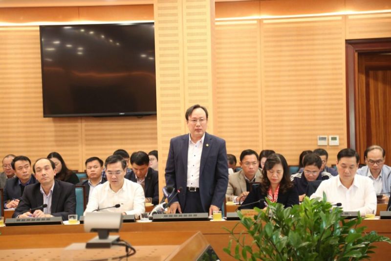 Ông Đỗ Thanh Tùng - Phó Chủ tịch UBND quận Hoàng Mai thông tin tại buổi họp báo.