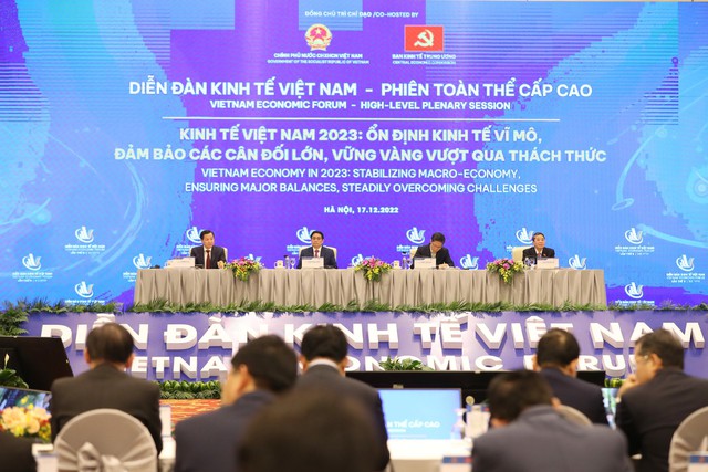 Thủ tướng Phạm Minh Chính chủ trì phiên toàn thể cấp cao Diễn đàn Kinh tế Việt Nam lần thứ 5 với chủ đề 